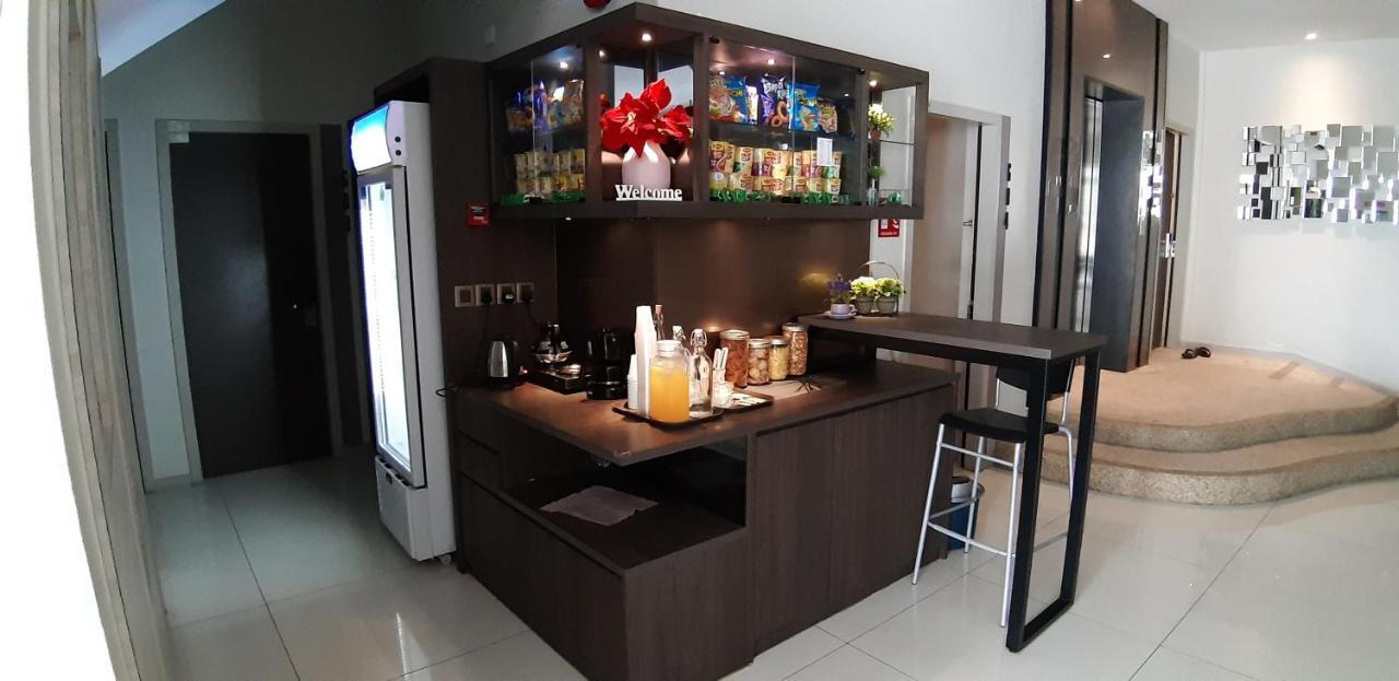The Square Hotel Skudai Exterior foto